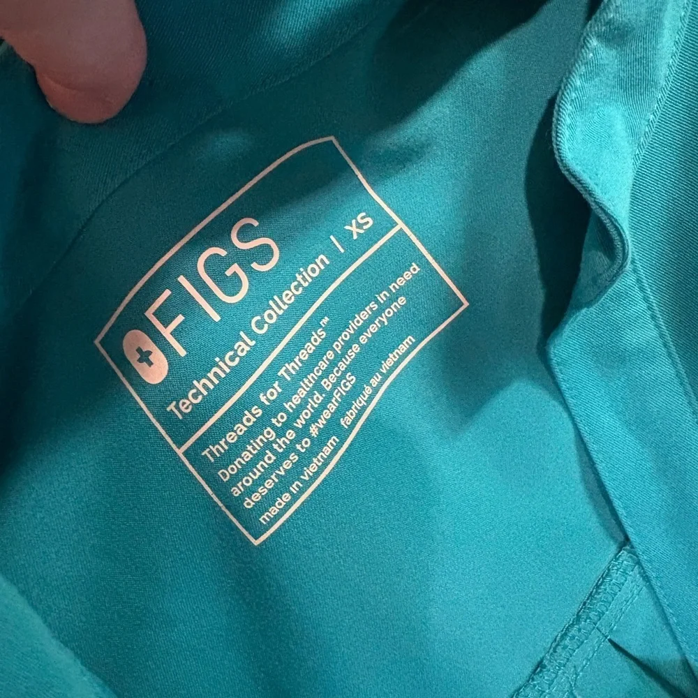 Figs Women's Tops - 4 total - Picture 3 of 6